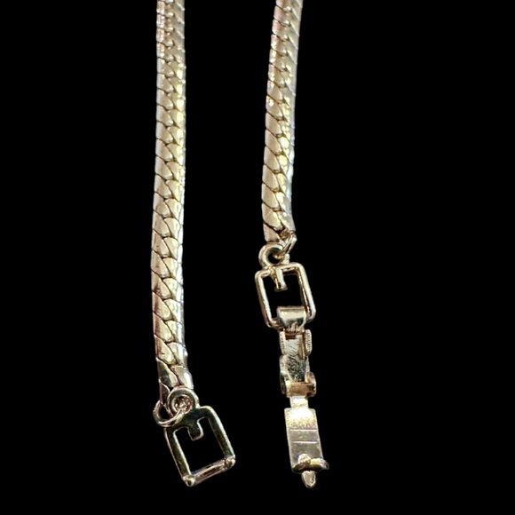 ❌SOLD❌ 💎 GIVENCHY GG Logo Necklace - Picture 6 of 9